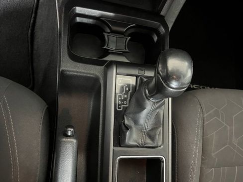 Used 2017 Toyota Tacoma TRD Sport w/ Tow Package (A/T) image 18