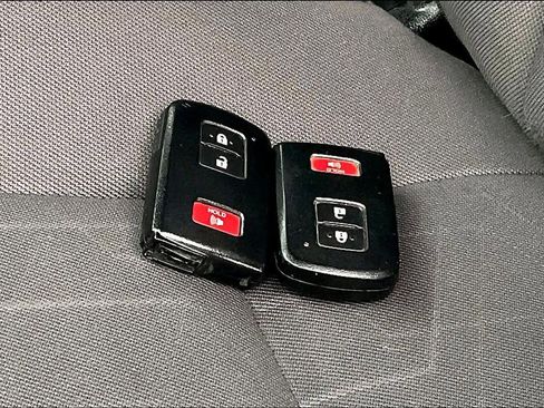 Used 2017 Toyota Tacoma TRD Sport w/ Tow Package image 15