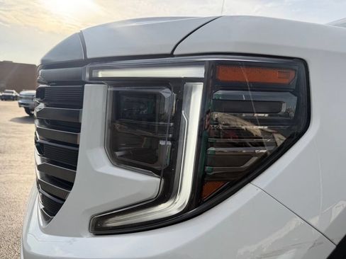 Used 2024 GMC Sierra 1500 AT4 w/ Technology Package AWD/4WD image 11