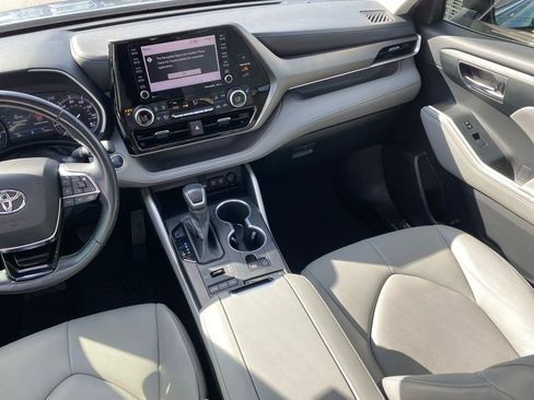 Used 2020 Toyota Highlander XLE image 27