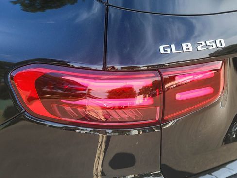 New 2026 Mercedes-Benz GLB 250 4MATIC image 8
