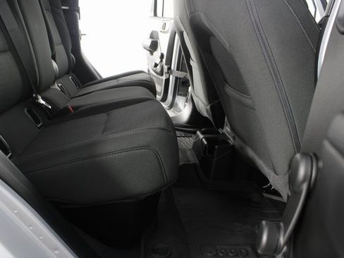 Used 2023 Jeep Gladiator Sport image 17