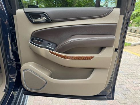 Used 2020 Chevrolet Suburban Premier AWD/4WD image 29