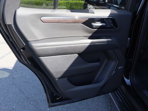 Used 2025 Chevrolet Tahoe Premier AWD/4WD image 31