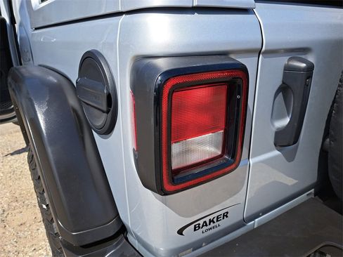 Used 2023 Jeep Wrangler Unlimited Rubicon w/ Cold Weather Group image 27