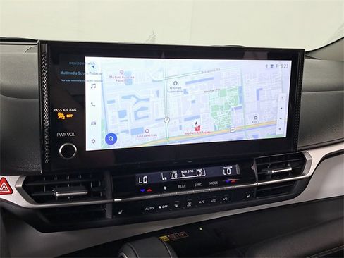 Used 2025 Toyota Sienna XLE image 28