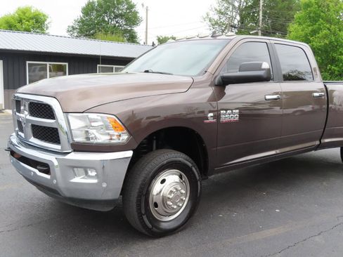Used 2018 RAM 3500 SLT w/ Luxury Group AWD/4WD image 10