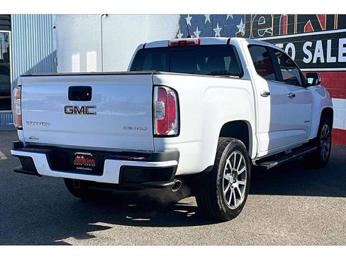 Used 2019 GMC Canyon Denali image 2