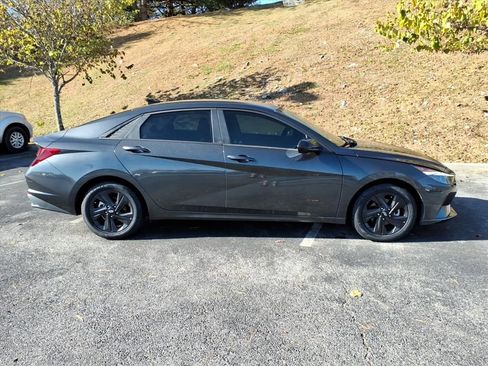 Used 2021 Hyundai Elantra SEL image 4