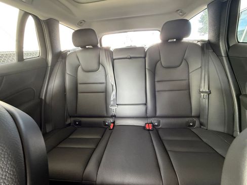 Used 2025 Volvo V60 B5 Cross Country Plus image 38