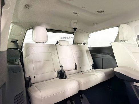 New 2026 Lincoln Navigator Reserve AWD/4WD image 31