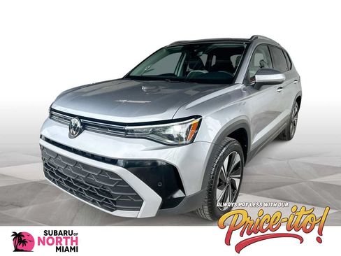 Used 2025 Volkswagen Taos SE AWD/4WD image 1