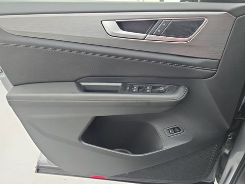 Used 2025 Volkswagen Atlas Cross Sport SE w/ Panoramic Sunroof Package FWD image 27