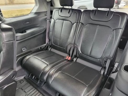 Used 2023 Jeep Grand Cherokee L Limited w/ Black Appearance Package image 24