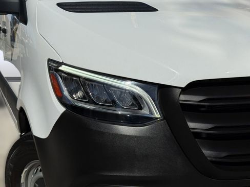 Used 2022 Mercedes-Benz Sprinter 2500 image 9