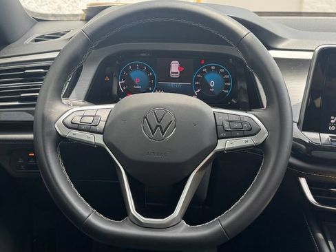 Used 2025 Volkswagen Atlas Cross Sport SE AWD/4WD image 16