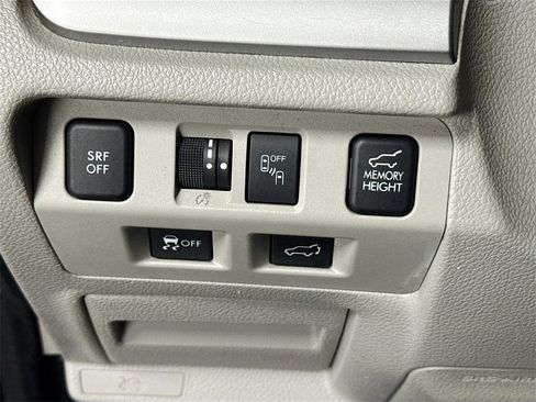 Used 2017 Subaru Forester 2.5i Premium image 6