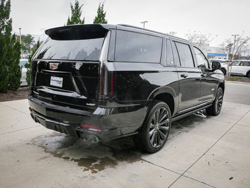 Used 2026 Cadillac Escalade ESV V image 11