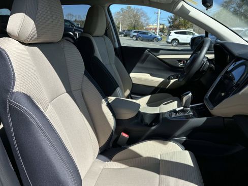 Used 2025 Subaru Outback Premium AWD/4WD image 17