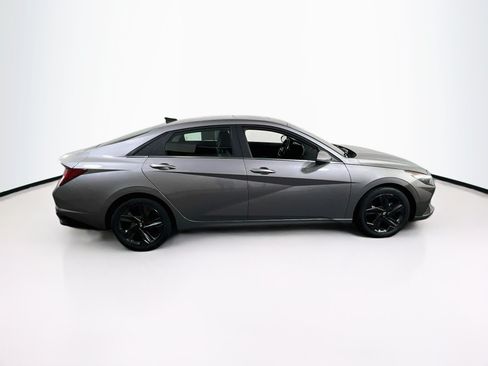 Used 2023 Hyundai Elantra Limited FWD image 4