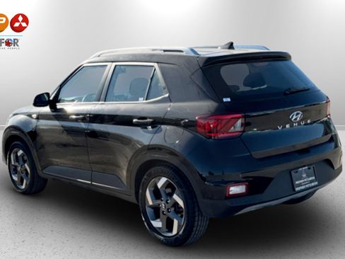Used 2021 Hyundai Venue SEL image 3