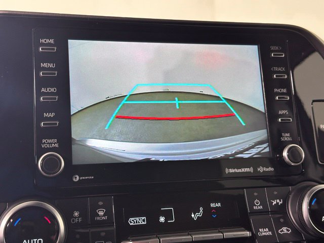 Used 2021 Toyota Highlander XLE AWD/4WD image 17