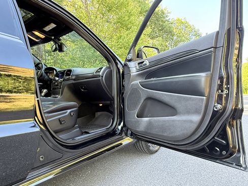 Used 2019 Jeep Grand Cherokee Limited X image 34