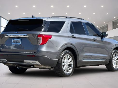 Used 2021 Ford Explorer XLT w/ Equipment Group 202A RWD image 4
