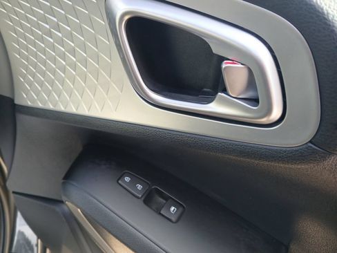 Used 2023 Kia Soul LX w/ LX Technology Package FWD image 27