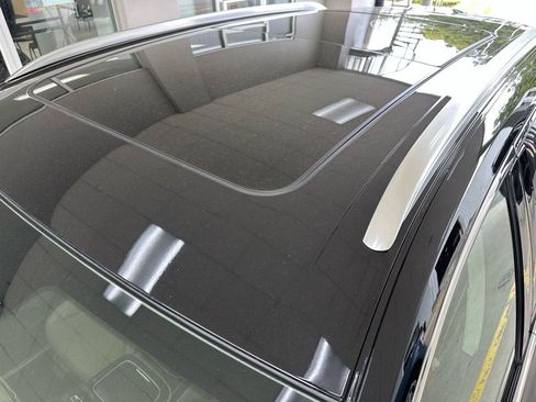 Used 2022 Lincoln Nautilus Reserve w/ Equipment Group 202A image 4