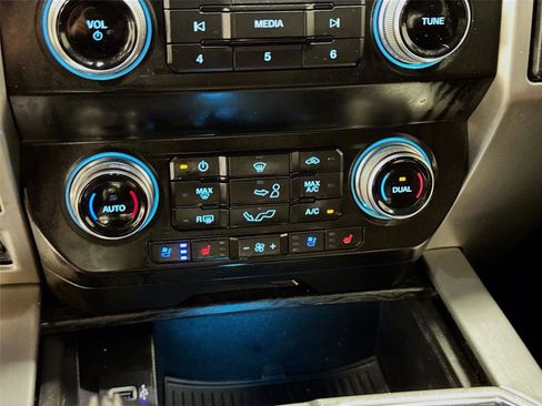 Used 2020 Ford F150 Platinum w/ Technology Package image 16