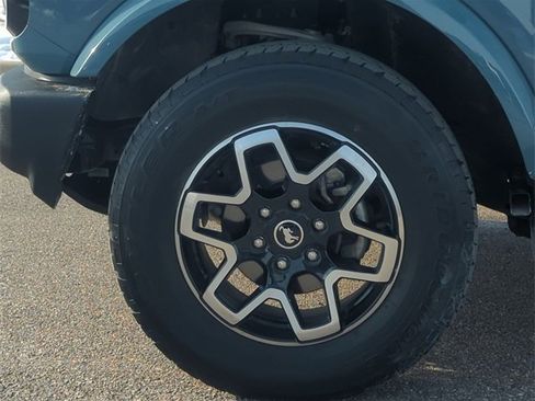 Used 2022 Ford Bronco Outer Banks image 10