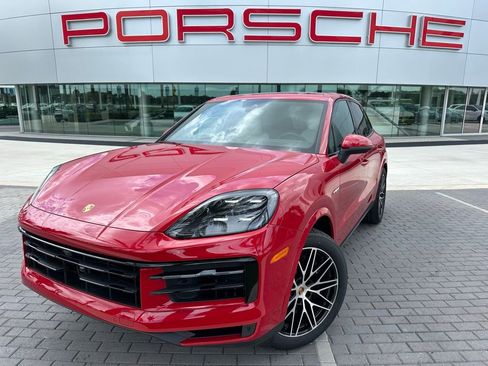 Used 2025 Porsche Cayenne E-Hybrid image 1