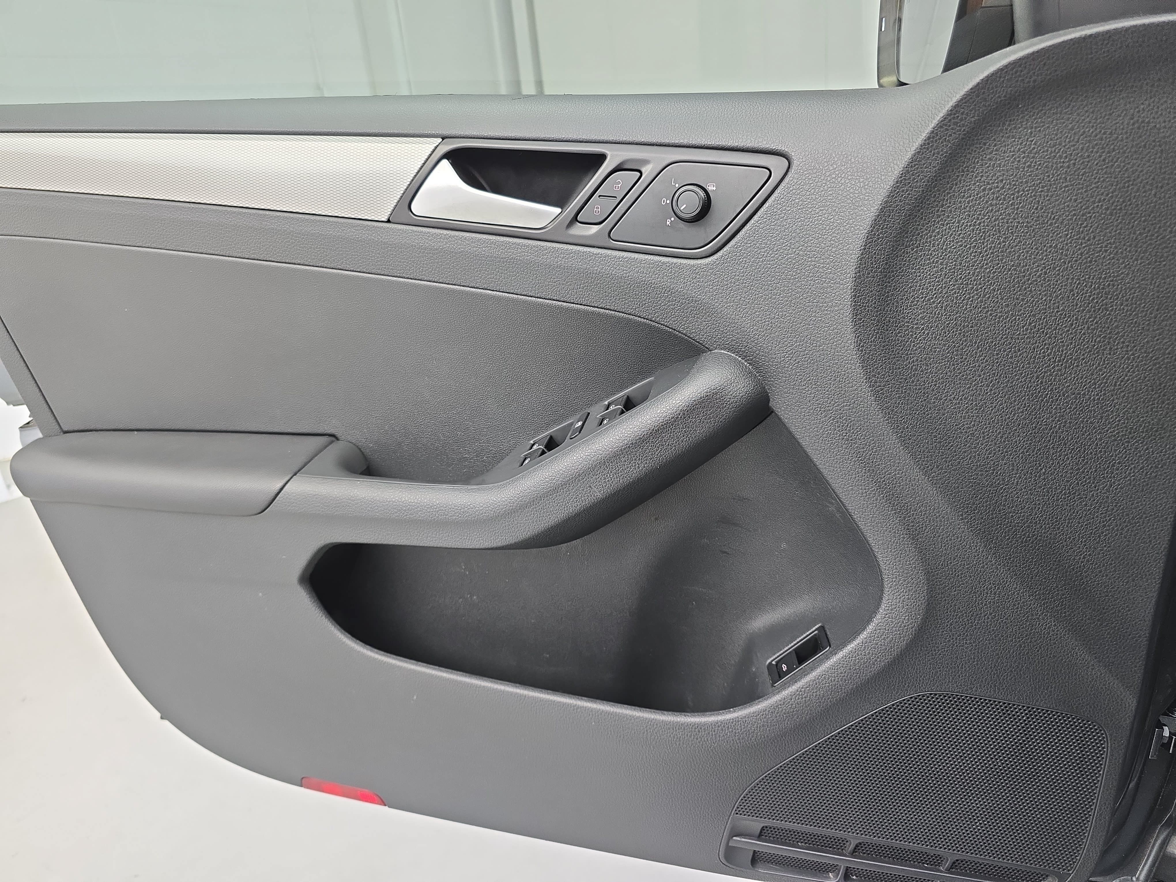 Used 2017 Volkswagen Jetta SE FWD image 26