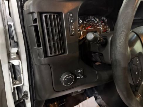 Used 2016 GMC Savana 2500 RWD image 15