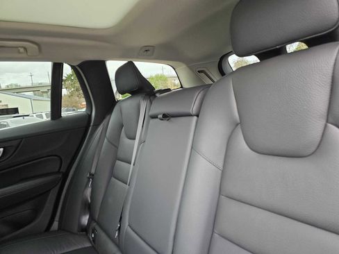 Certified 2025 Volvo V60 B5 Cross Country Plus AWD/4WD image 20