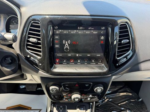 Used 2018 Jeep Compass Limited w/ Navigation Group FWD image 21