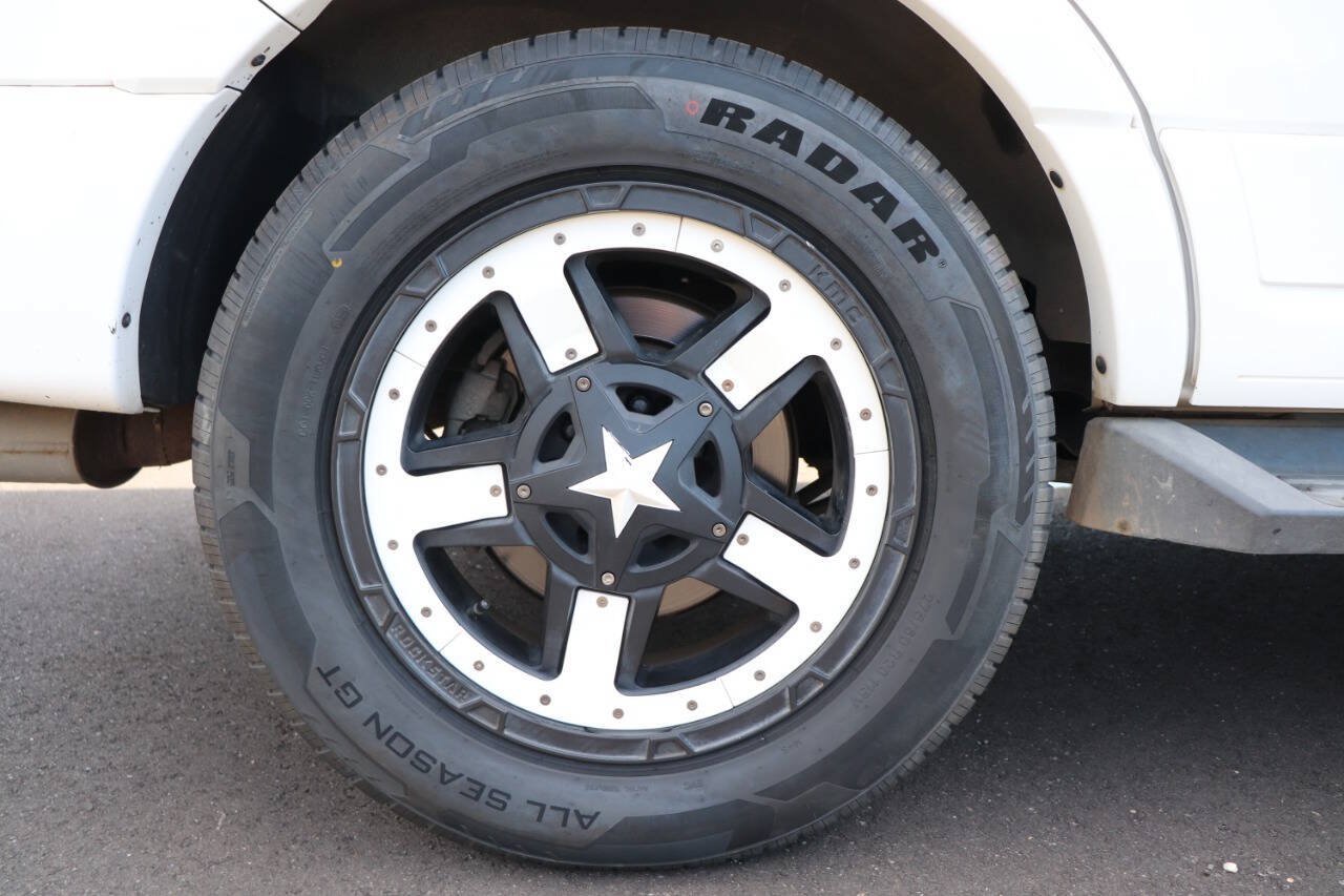 Used 2015 Ford Expedition XLT AWD/4WD image 12