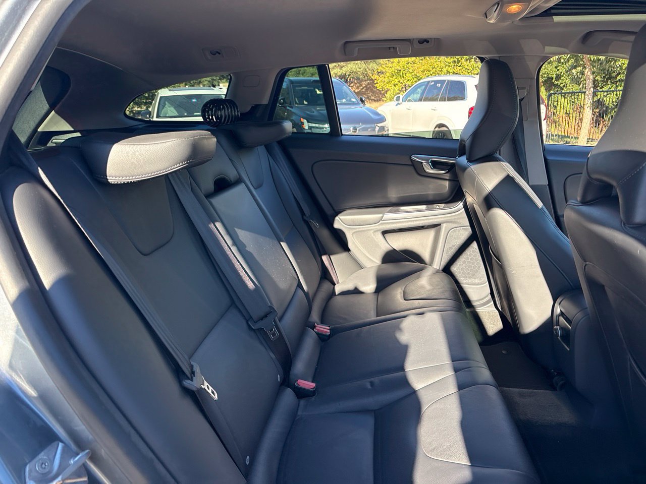 Used 2018 Volvo V60 T5 Cross Country w/ Convenience Package AWD/4WD image 11