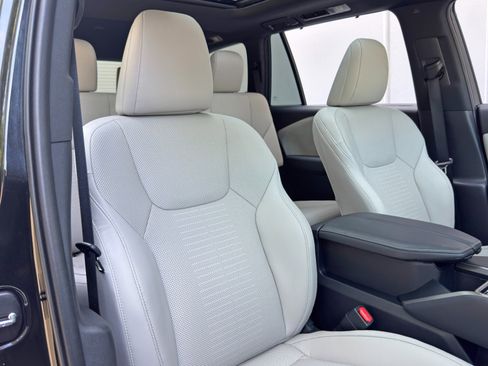 Used 2025 Lexus TX 350 AWD w/ Technology Package image 38