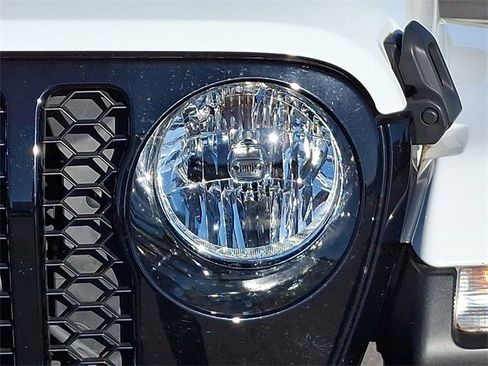 Used 2021 Jeep Gladiator Sport image 9