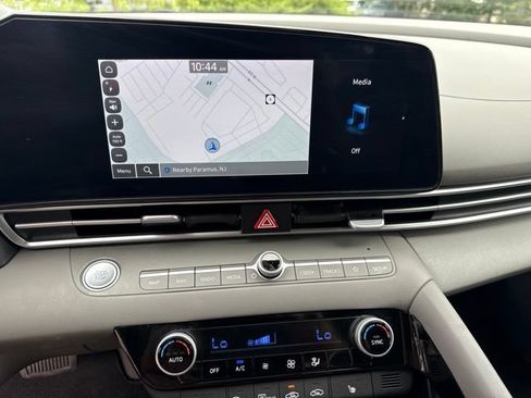 Used 2023 Hyundai Elantra SEL w/ Convenience Package FWD image 5