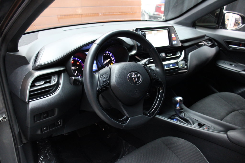 Used 2018 Toyota C-HR XLE FWD image 26