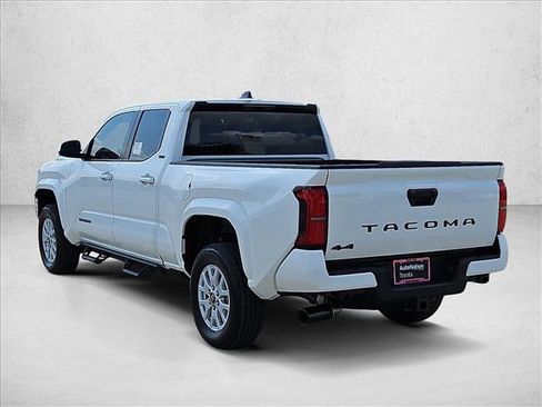 Used 2025 Toyota Tacoma SR5 AWD/4WD image 8