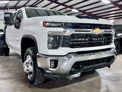 Used 2024 Chevrolet Silverado 3500 LT w/ Convenience Package AWD/4WD image 1