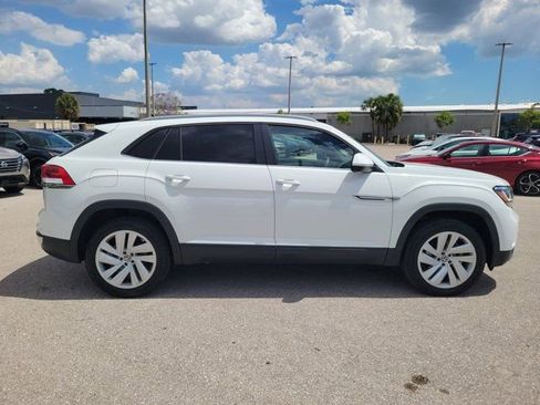 Used 2021 Volkswagen Atlas Cross Sport SE FWD image 3