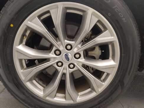 Used 2021 Ford Explorer Limited w/ Equipment Group 301A image 31