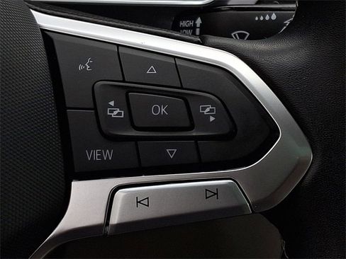 Certified 2023 Volkswagen Tiguan SE R-Line image 23