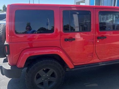 Used 2015 Jeep Wrangler Unlimited Sahara AWD/4WD image 4