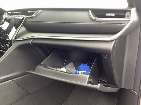 New 2025 Jeep Grand Cherokee Altitude image 40